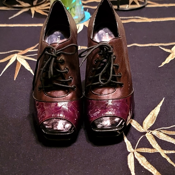 Vince Camuto Metallic Burgundy  Lace Up Peep Boots - Picture 6 of 7